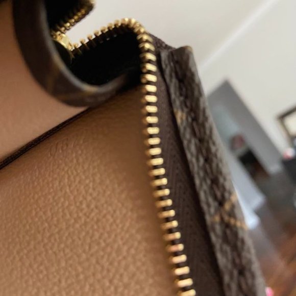 Louis Vuitton Toiletry Pouch 15 - Picture 10 of 11